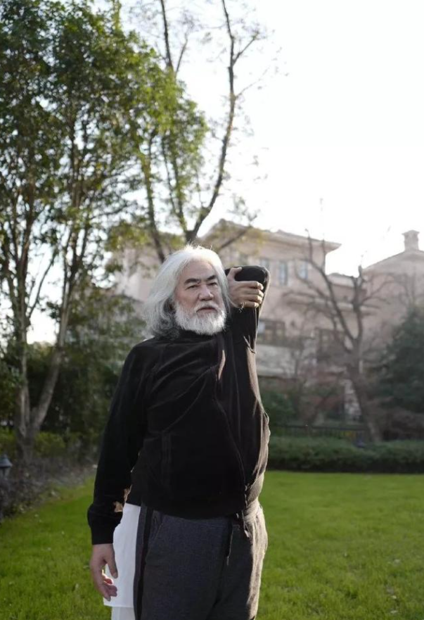 回顾张纪中我这辈子正确的决定就是让小31岁的娇妻为我生儿子