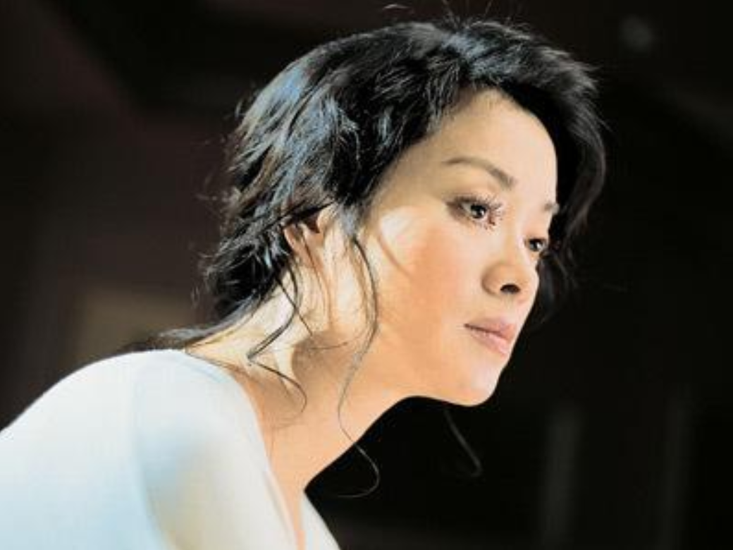 回顾毛阿敏40岁遇挚爱丈夫病逝和女儿抱头痛哭如今现状怎样