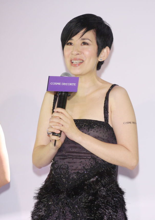 回顾演员吴君如我这辈子正确的决定就是在41岁高龄为丈夫生子