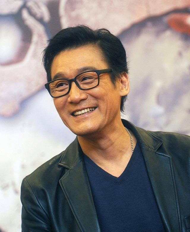 回顾演员梁家辉我这辈子最正确的决定就是娶了一个平凡的妻子