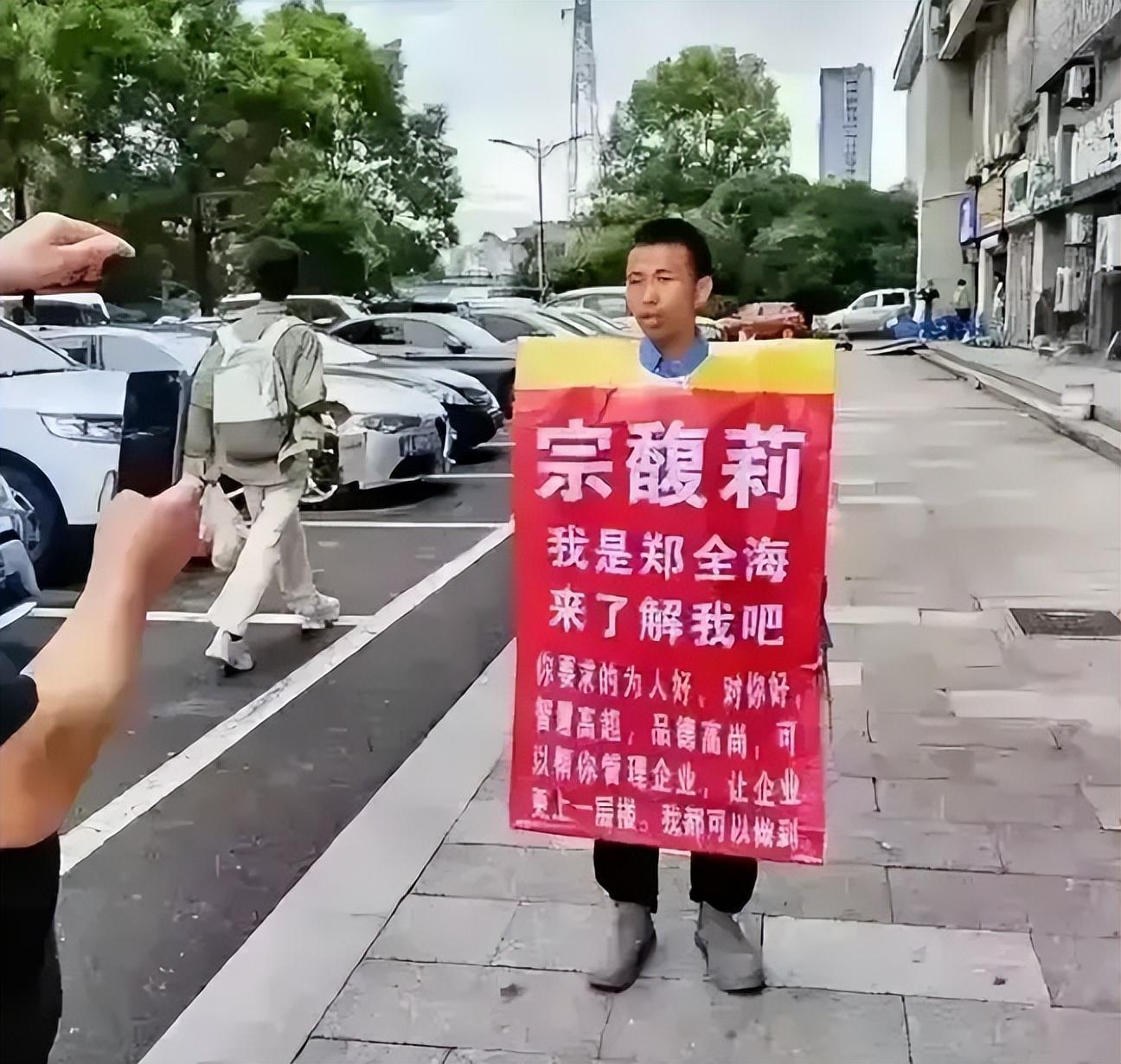 回顾宗馥莉追求者现身追思会撑红伞手提娃哈哈饮料网友意见大