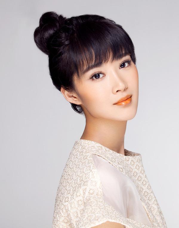 回顾演员奚望在继父刘之冰的支持下离婚带着女儿的她怎样了