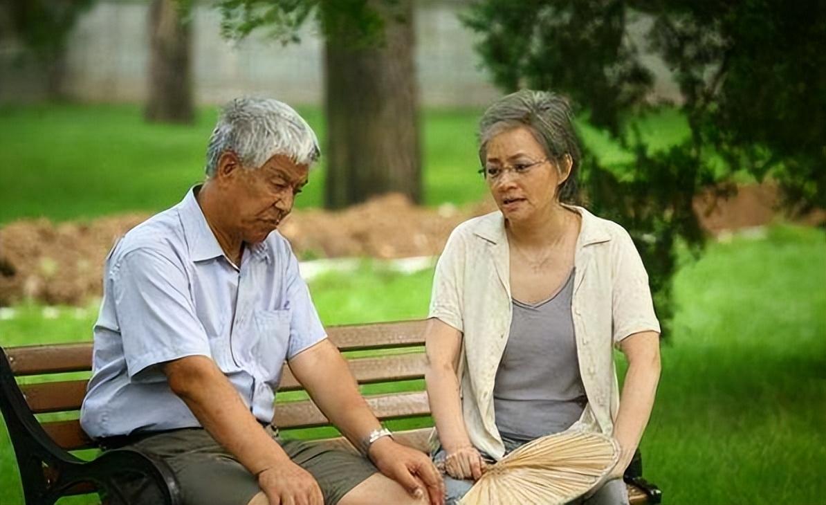 回顾演员张洪杰事业和婚姻都很坎坷退休后给儿子女儿买房