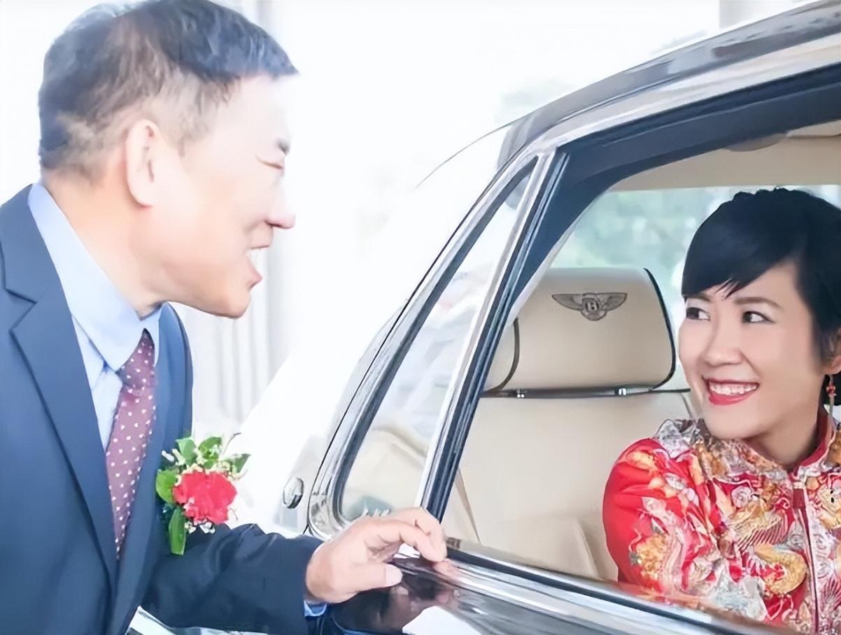 韩尧镪对杜金京和她的女儿付出了所有的关心和爱.