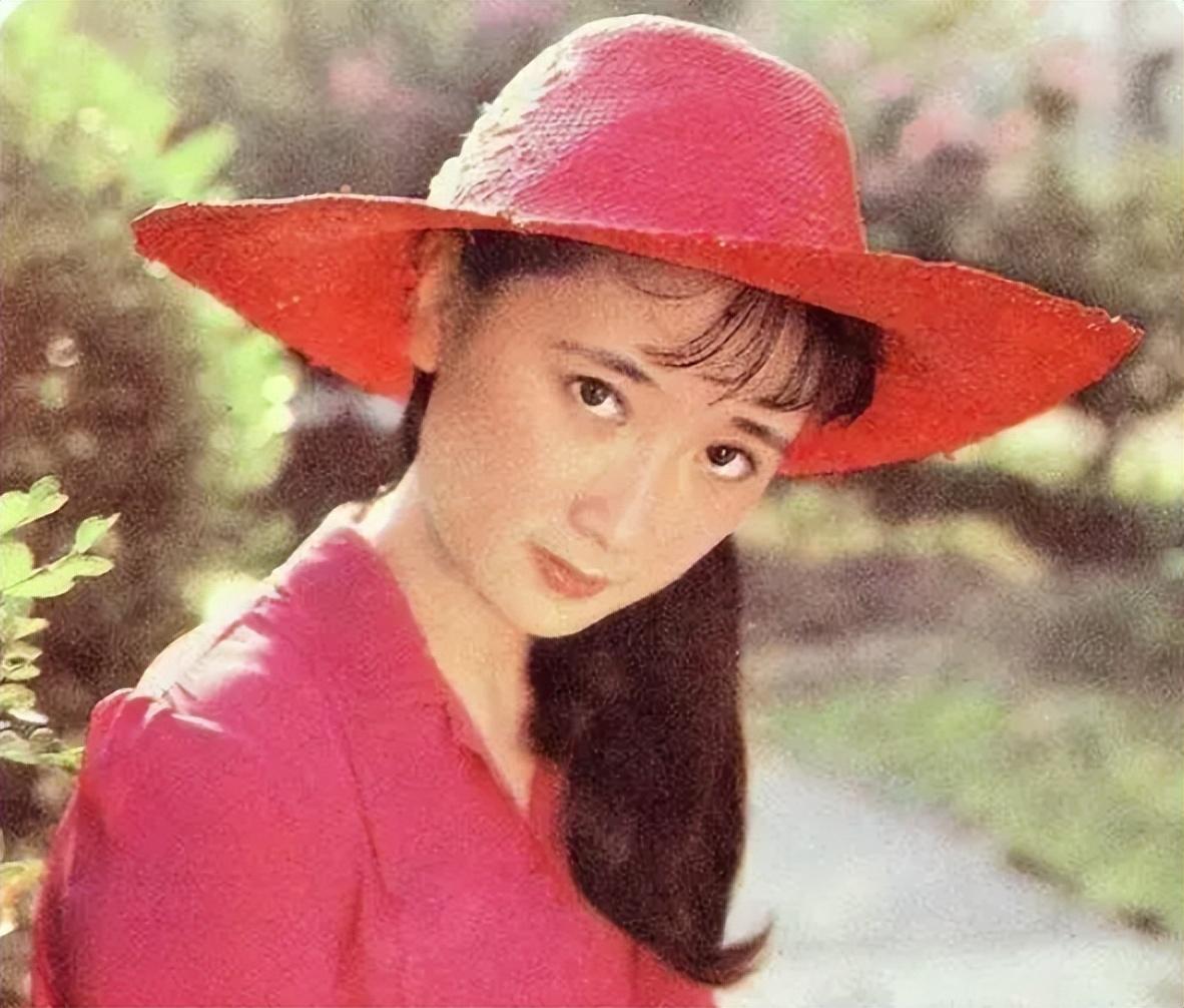 回顾侯长荣与妻子红楼相遇结婚37年生一女生活幸福美满