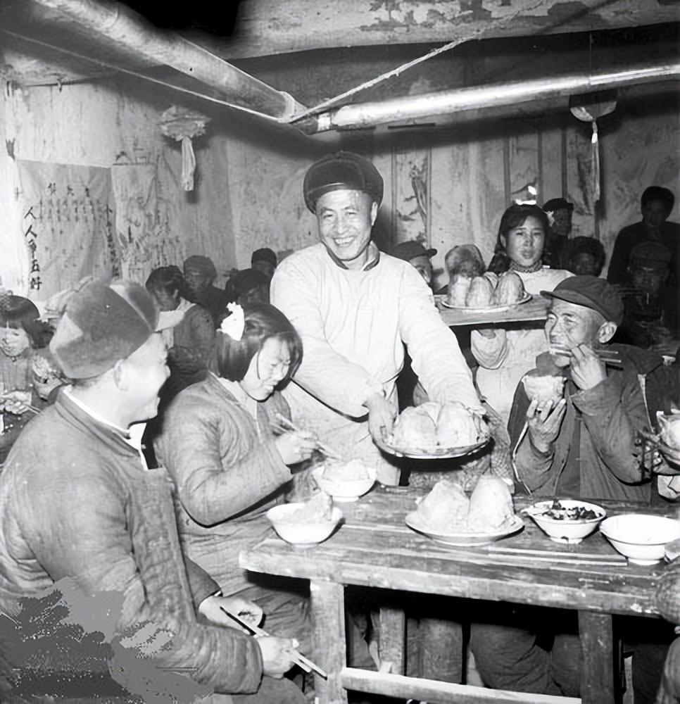 60年农民因偷粮获刑十年背负50年罪名后发现25年前已被判无罪