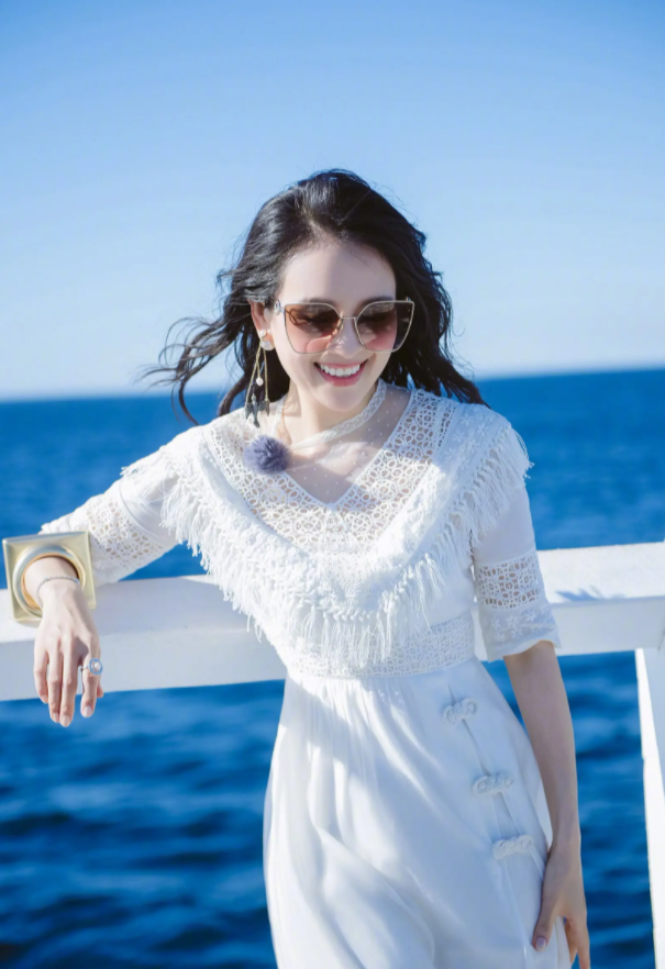 回顾章子怡我这辈子正确的决定就是在40岁为三婚丈夫生儿子