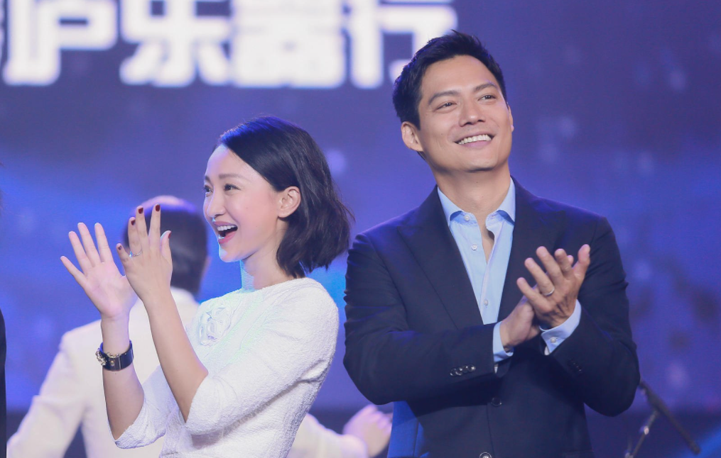 回顾周迅的母亲陈以琴心疼女儿情感沧桑现又为她的新恋情担忧