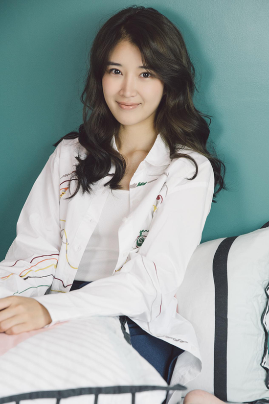回顾演员奚望在继父刘之冰的支持下离婚带着女儿的她怎样了