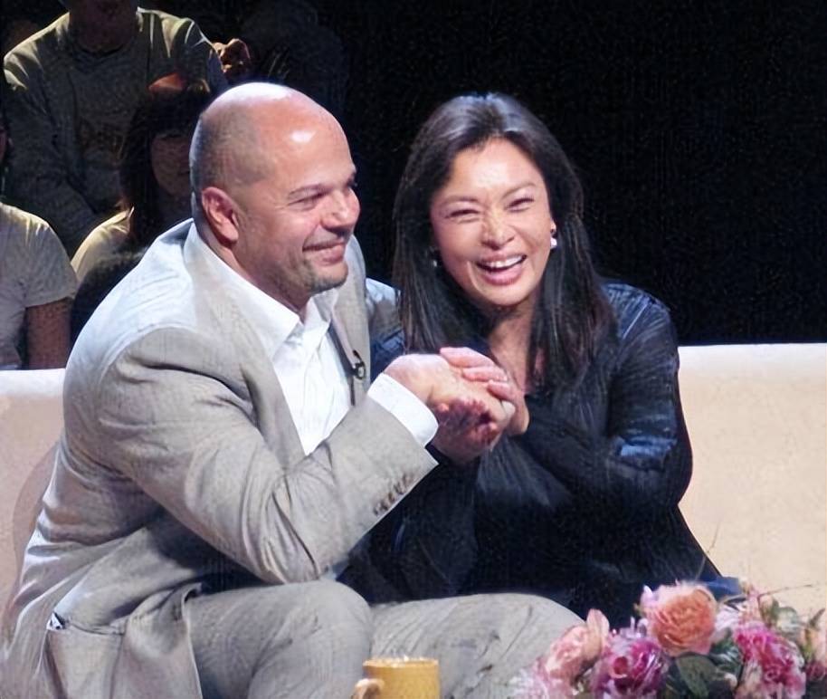 回顾著名演员史可二婚嫁洋老公婚后生两胎一家四口其乐融融