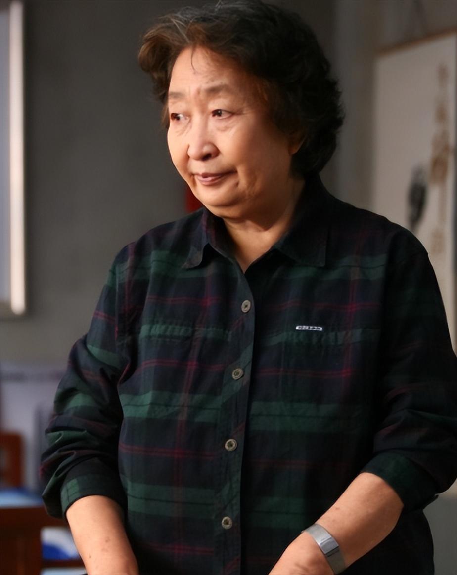 回顾老戏骨彭玉照顾瘫痪丈夫8年61岁丧偶二婚嫁亡夫的亲姐夫