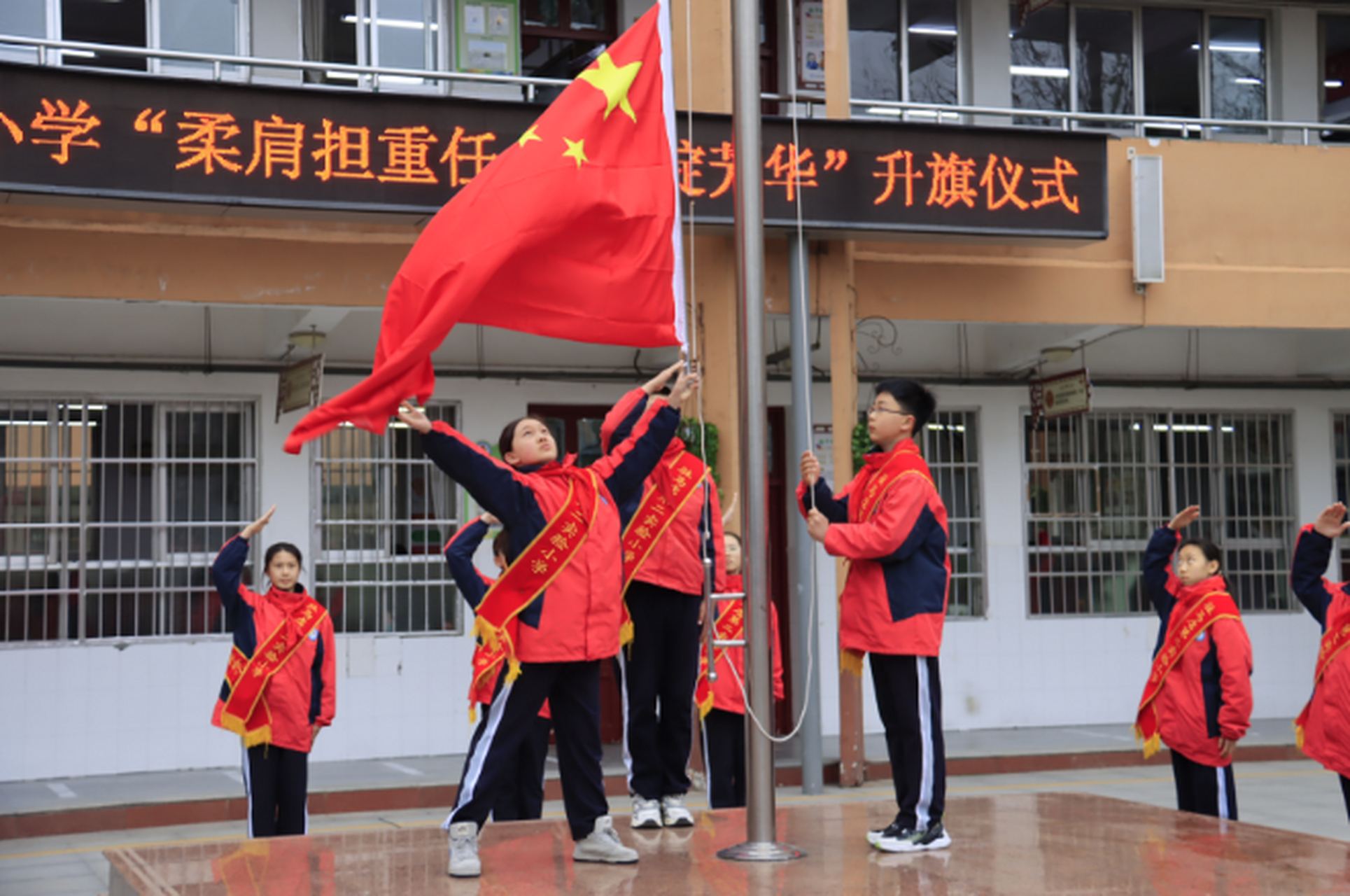 三八妇女节升旗主题图片