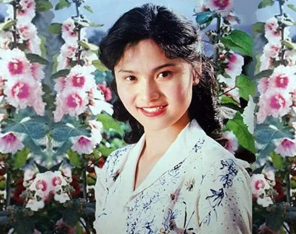 回顾韩月乔从名导垂爱的微笑女神到知名画家她的励志人生