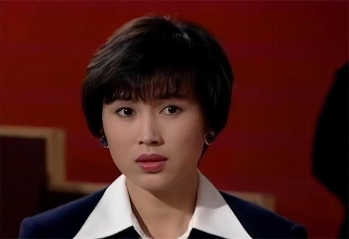 回顾陈秀雯被老公败光家产不离婚还和妹妹断交逼得儿子自闭