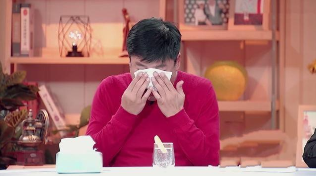 回顾张潮的女儿张晔子在没有父爱的环境里带泪成长34岁仍未婚