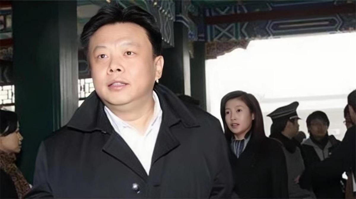 回顾主持人春妮:坚持丁克,二婚嫁给刚强,如今一家三口幸福甜蜜