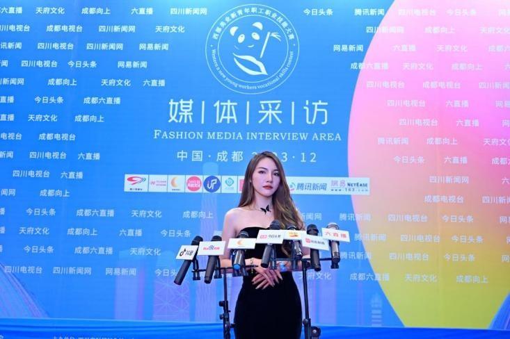 大赛照片:作品图:形象照:谭扬忛,楠枫美甲美睫纹绣美学创始人 从事