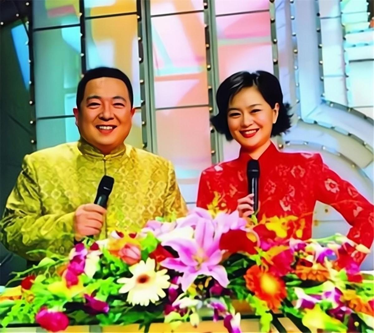 后来央视推出《大风车》她和董浩搭档成为主持人,同时担任制片