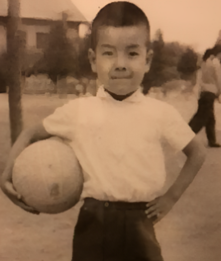 回顾海一天,娶二婚漂亮妻子,对继子视如己出,重组家庭也幸福