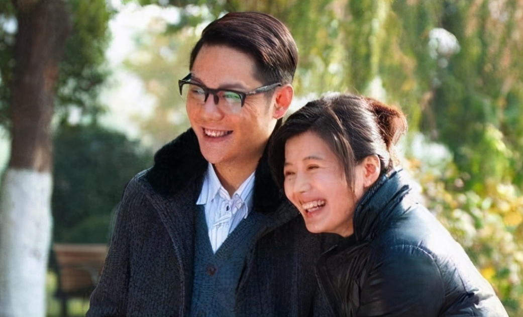 回顾程愫:花21年捧红丈夫被抛弃,她的报复,成傅程鹏迈不出的坎