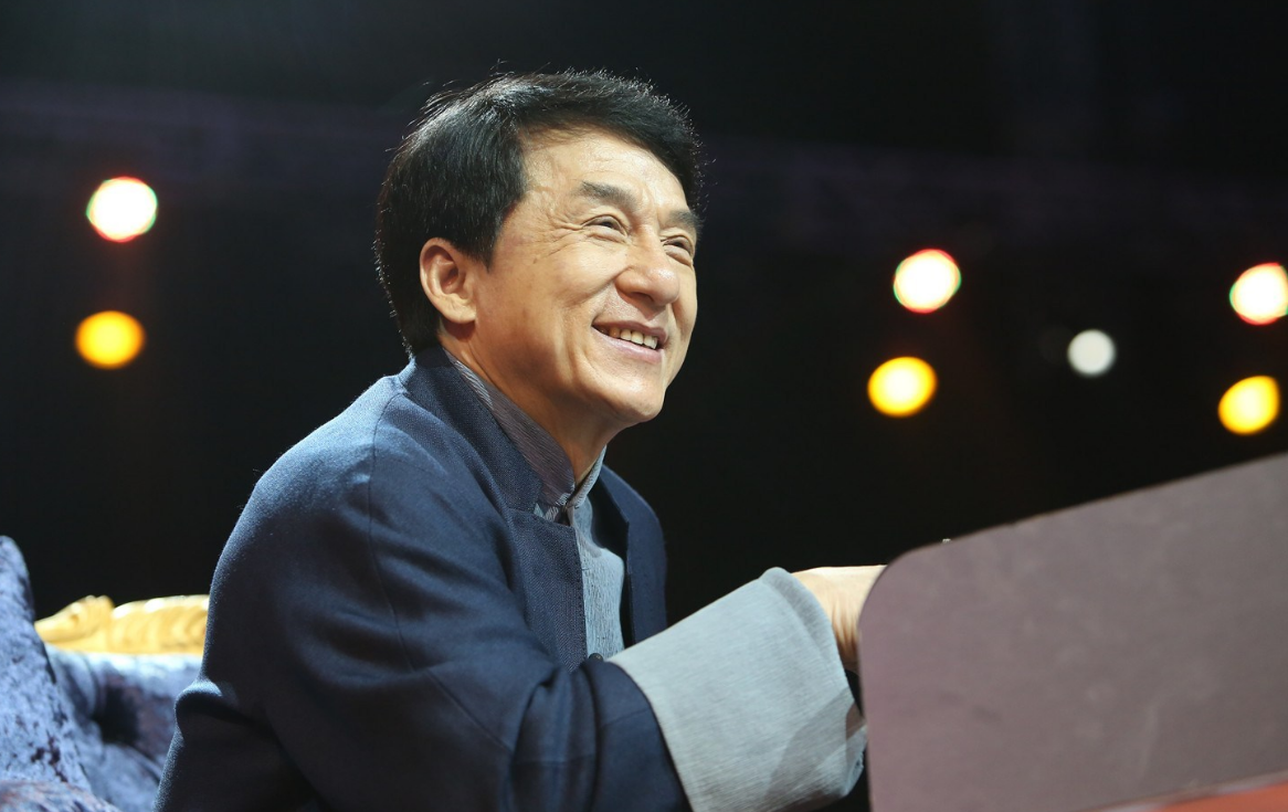 成龙服老了?新片不再执着动作片,搭档彭昱畅,转型走温情路线