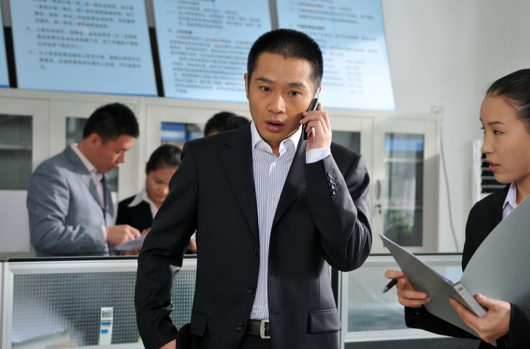 回顾著名演员任帅戏红人不红将丑妻当成宝挣的钱都给她