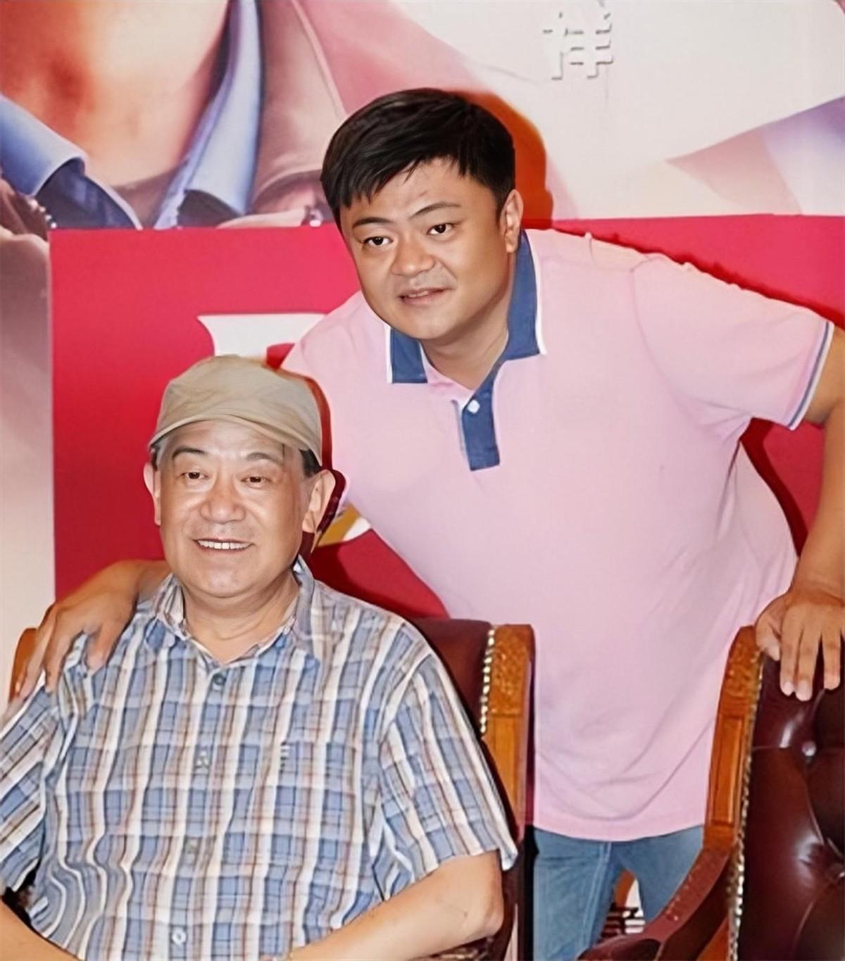 高明与儿子高亮高恬与高亮在北京发展,高明与段瑞芬在西安生活.