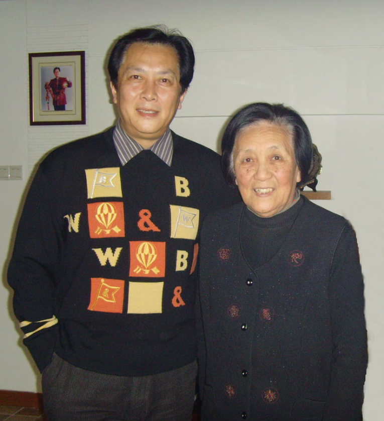 回顾唐国强的女儿唐莉我的早逝母亲我的再婚父亲我带泪的亲情