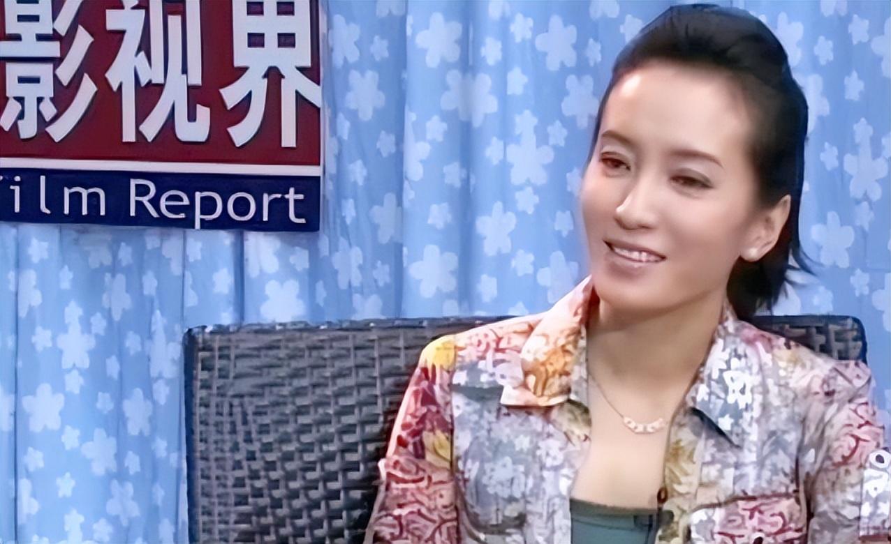 回顾胡小庭:长得漂亮演技好,父母一个瘫痪一个截肢,丈夫对他好