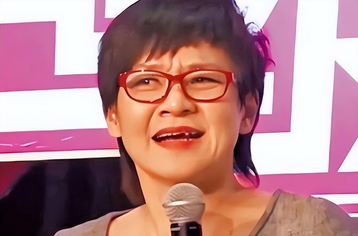 回顾柯以敏对自我评价过高开演唱会惹争议票价上千元