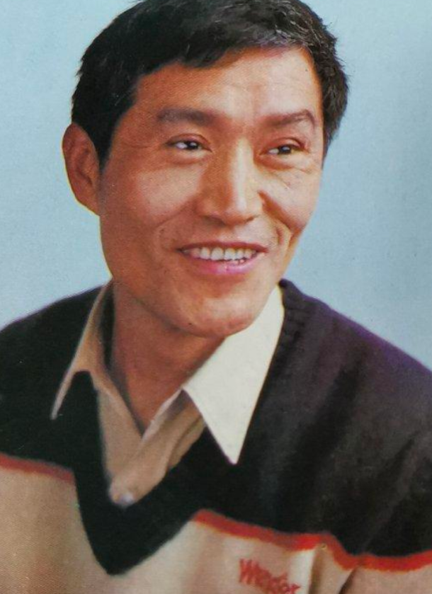 回顾牛犇的传奇人生6岁父母双亡11岁开始演戏85岁获终身成就奖