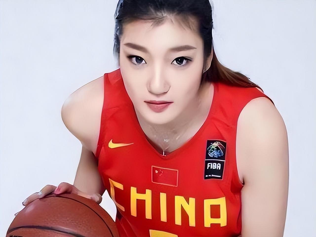 中国女篮 李梦图片