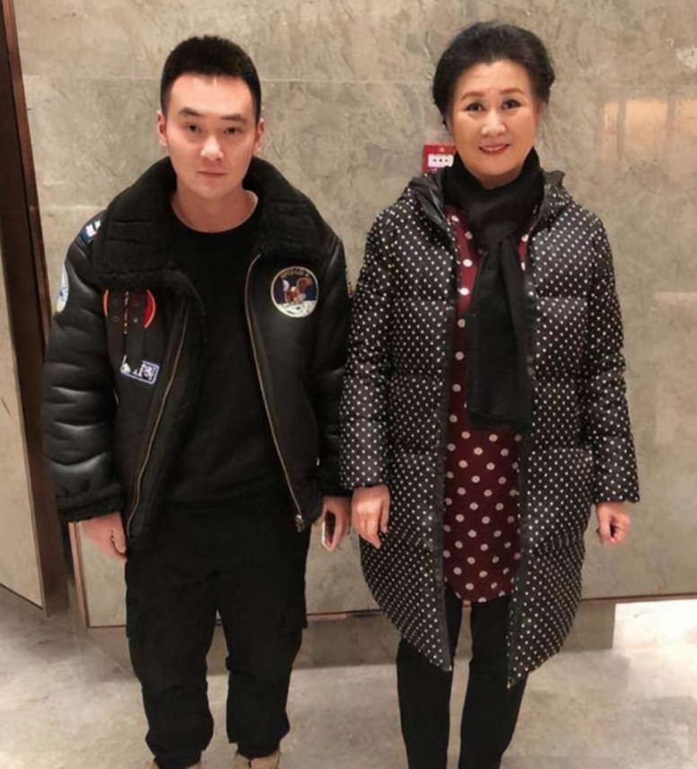 回顾著名演员黄晓娟接连痛失3位至亲儿子是她的骄傲