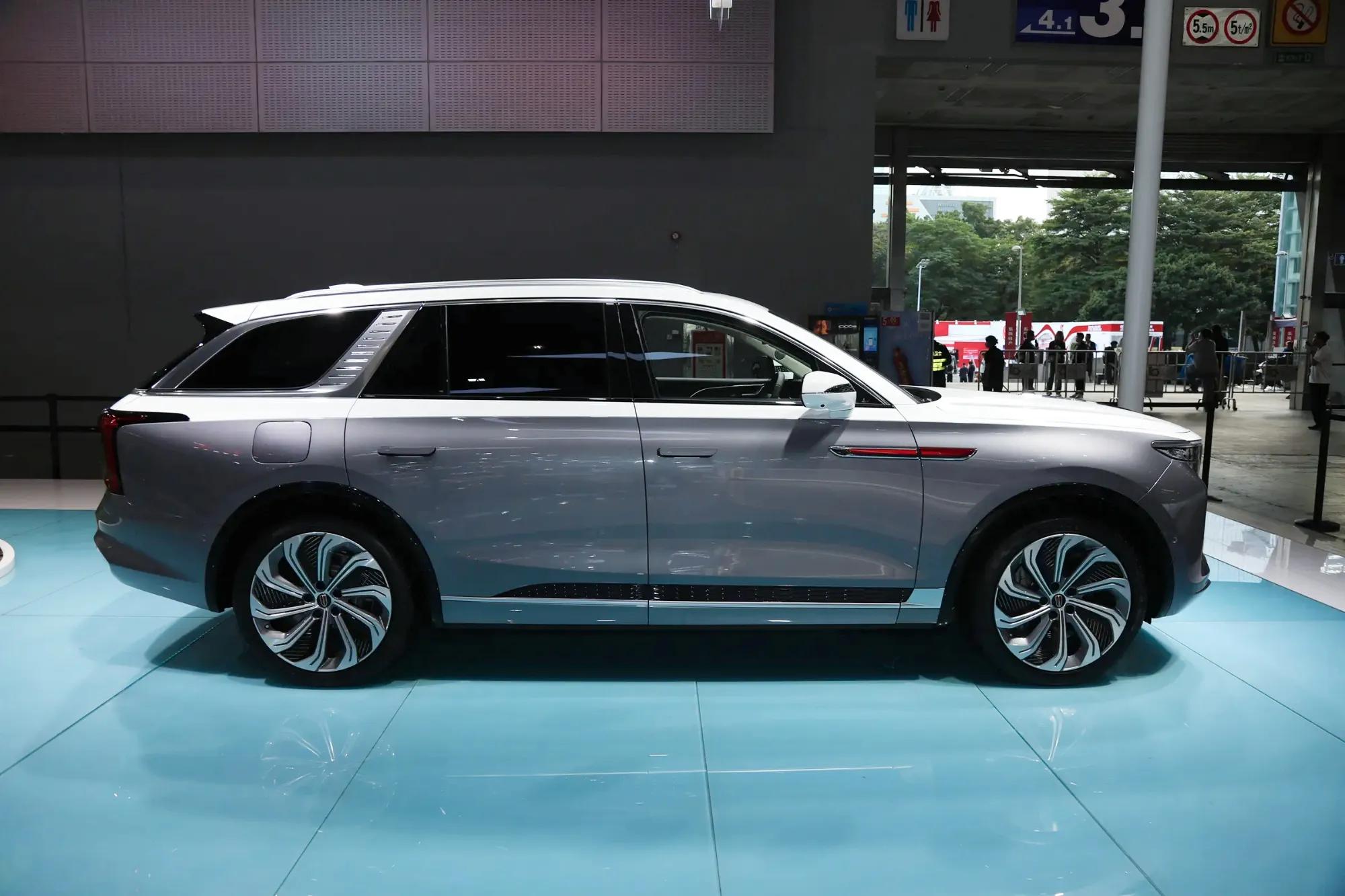 红旗全新大型suv上市!车长5.2米,提供4/6/7座,最大能续航660km