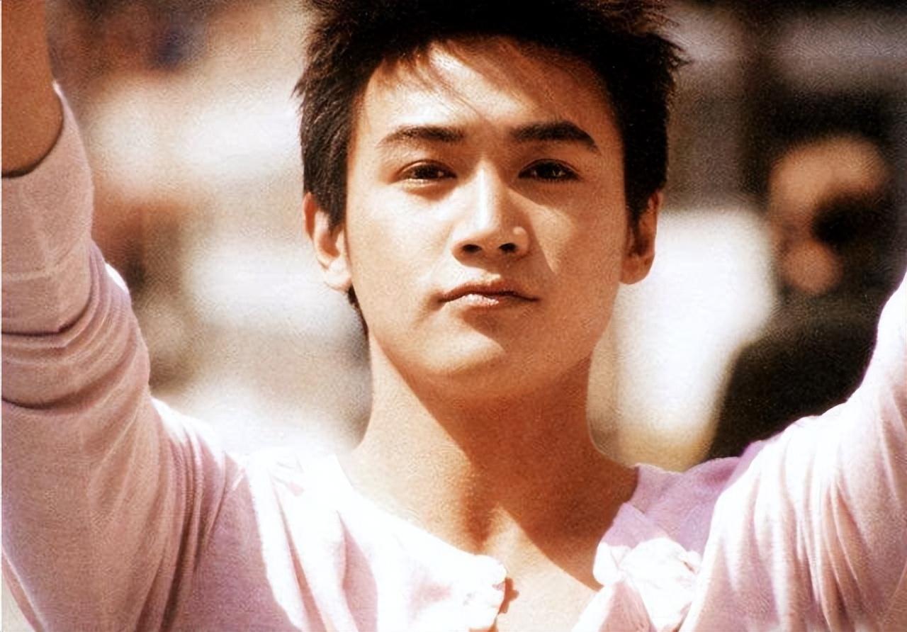 回顾陆毅我愧对孤独母亲余生为5个我爱的女人而活