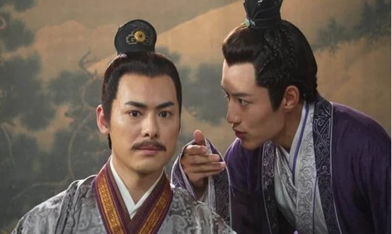 前者如果能做对事,用对人的话,当时的局面还是可以稳住,慢慢把失地给