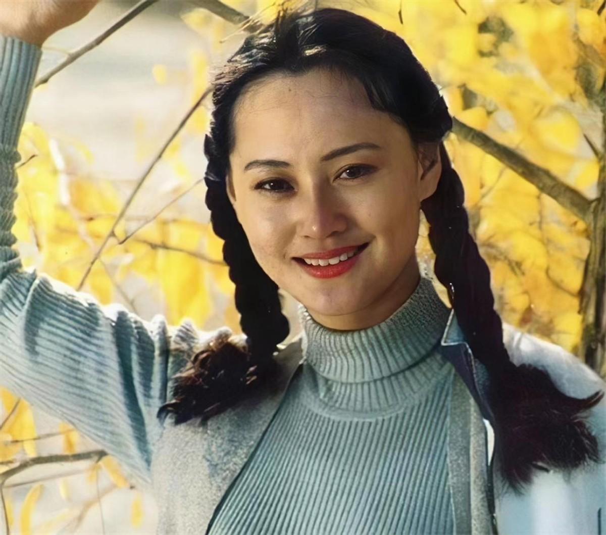 回顾狠人大宋佳抛病夫戏导演攀富豪她的上位史太精彩