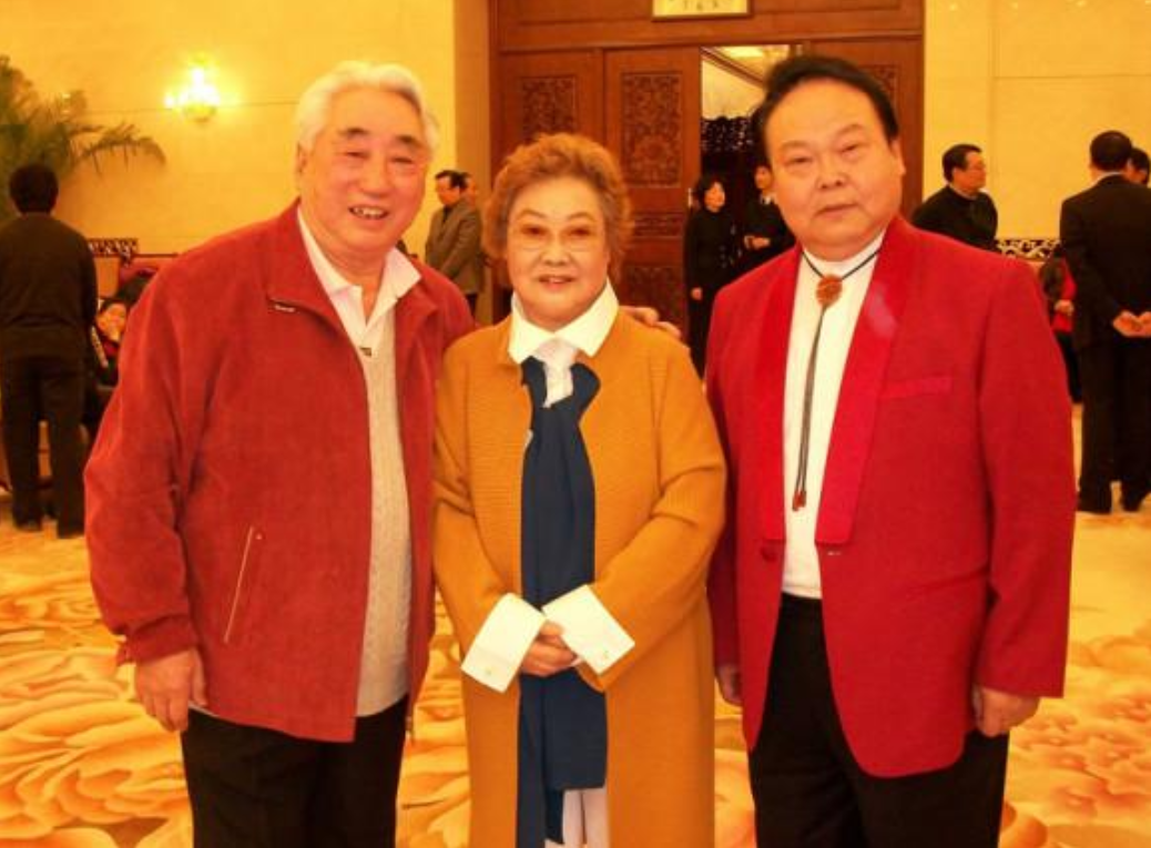 柳石明与李洗彼此的友情更加深厚,就在2007年,李洗的妻子患病期间