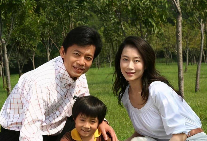 回顾演员何政军我这辈子最正确的决定就是娶了一个平凡的妻子