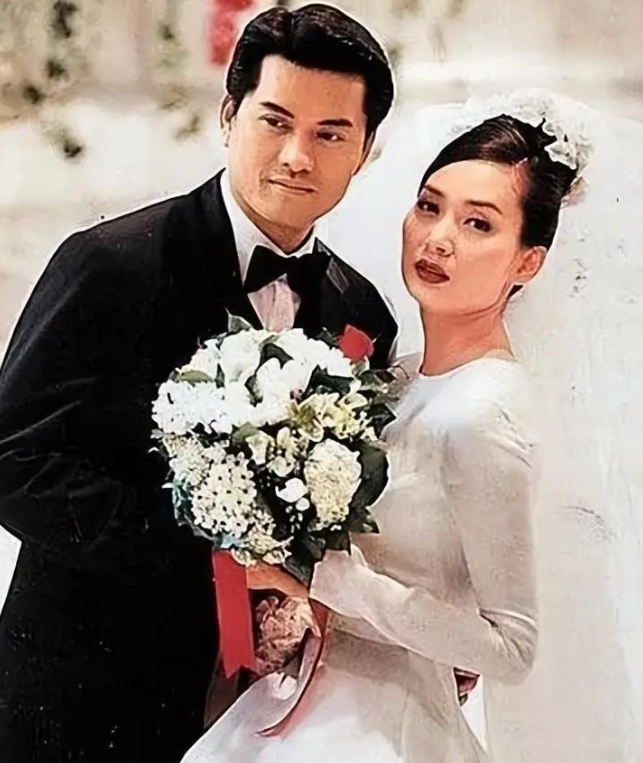 回顾吕良伟三婚娶贵州富婆杨小娟47岁生一子如今他还好吗
