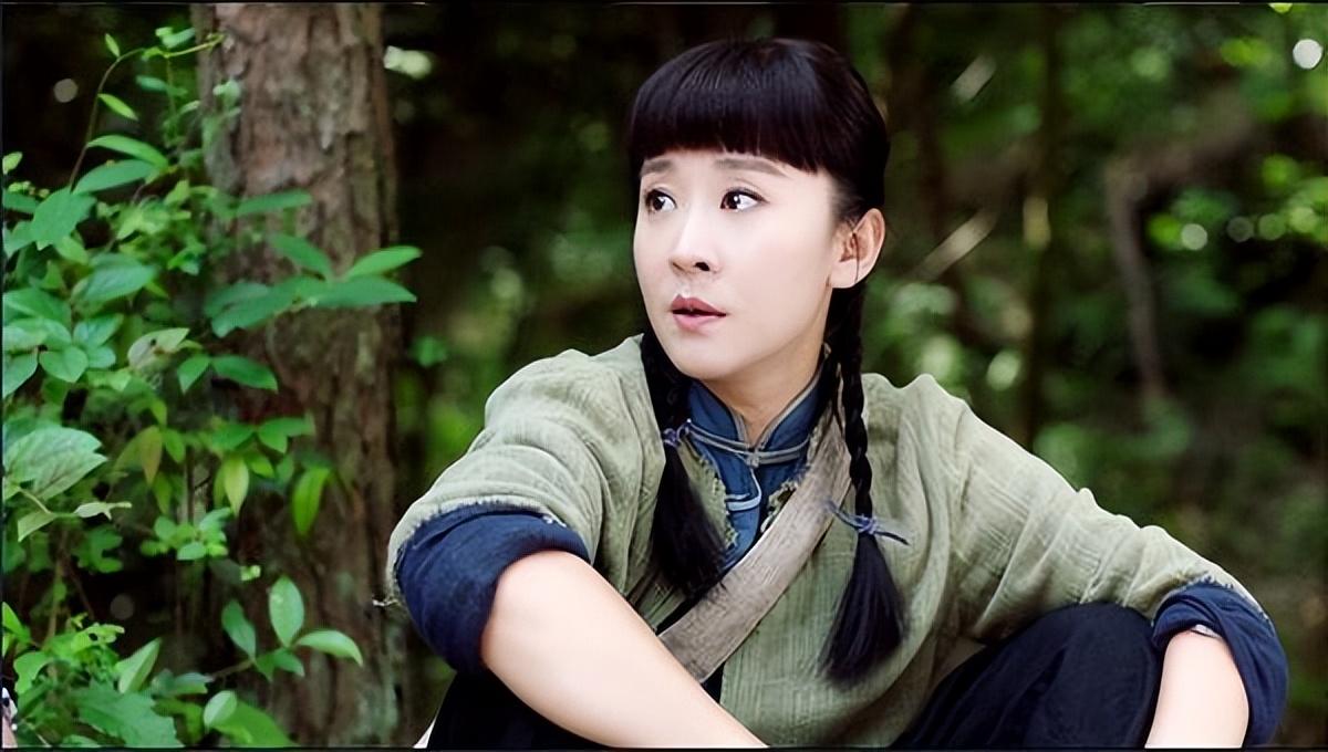 回顾苗圃:嫁大19岁富商陈义红,婚后生一男一女,如今幸福美满!