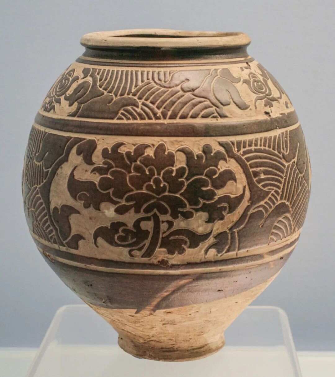 木叶纹和剪纸贴花工艺磁州窑