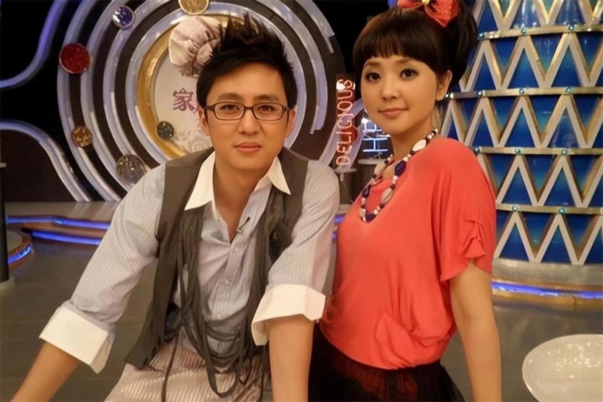 回顾主持人方琼嫁大8岁副台长为闪婚丈夫生儿子成人生赢家