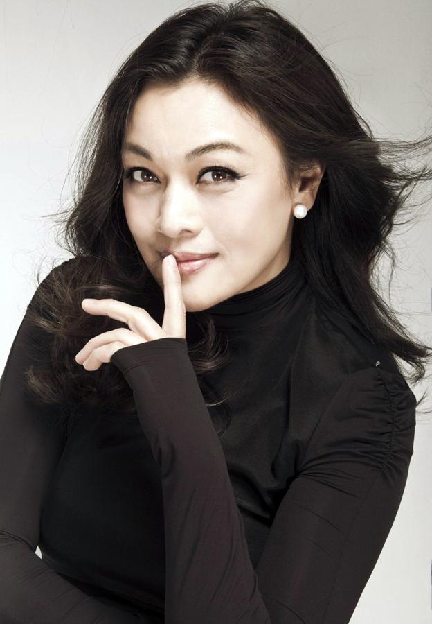 回顾著名演员史可二婚嫁洋老公婚后生两胎一家四口其乐融融