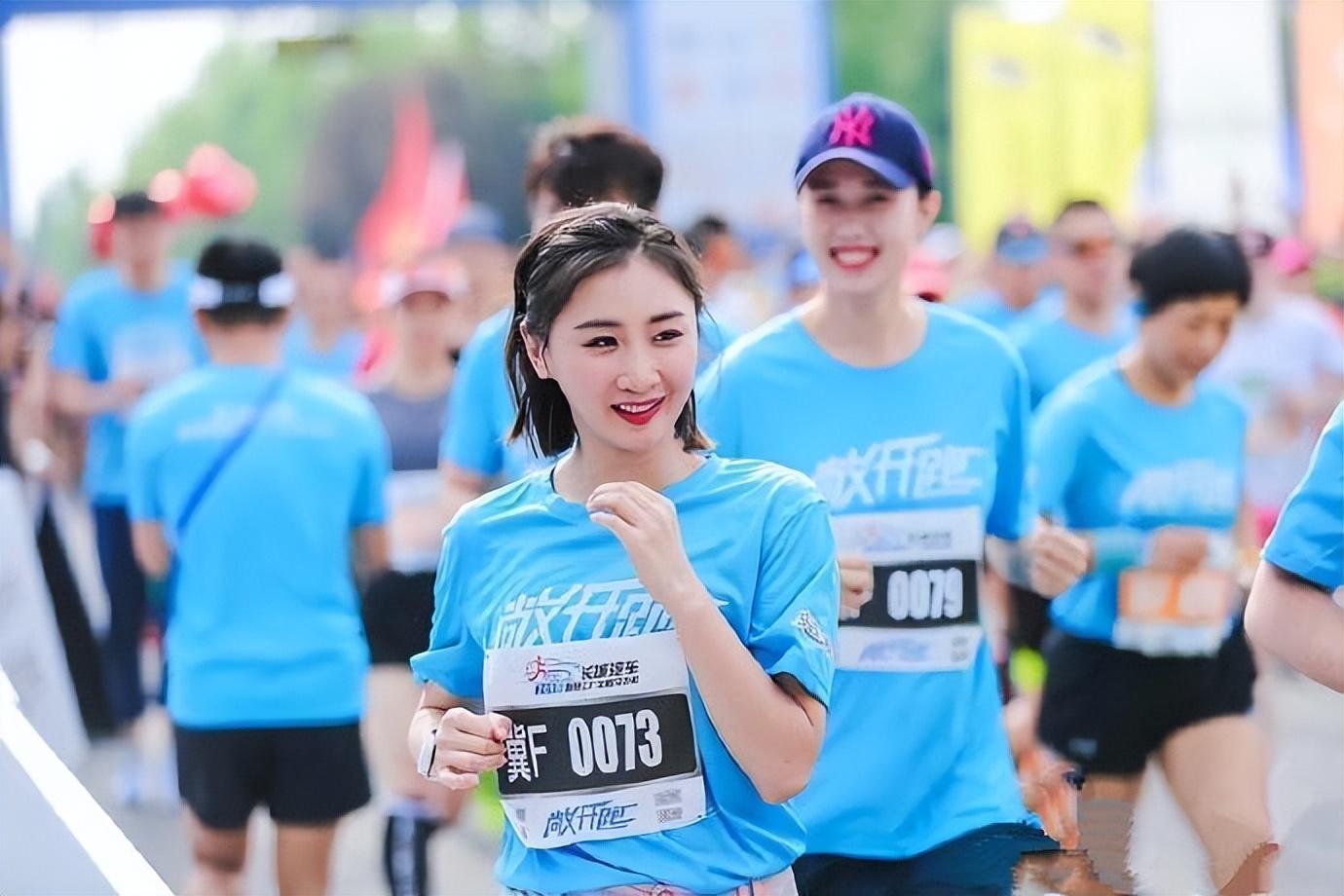 蹦床女神何雯娜与陈一冰相恋无果单身8年后闪婚二婚制片人