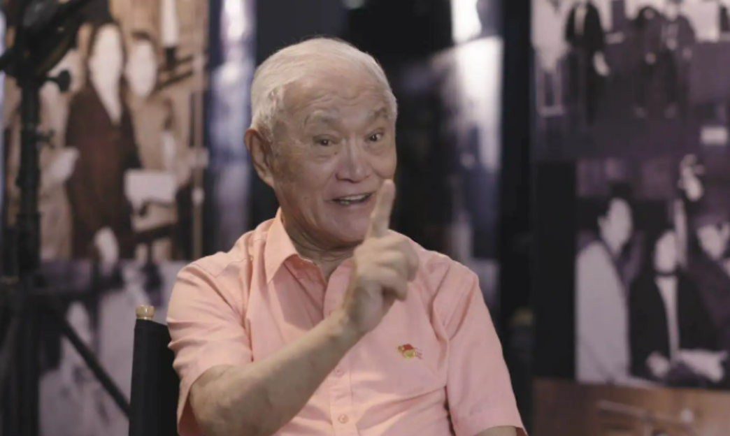 而妻子这份不炫耀的背后,是受牛犇经常挂在嘴边"比金钱不如比人心"的