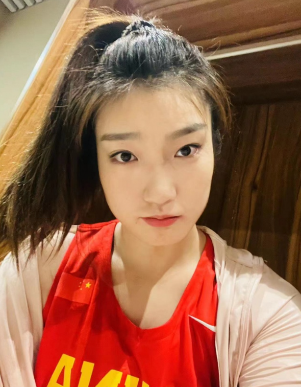 回顾女篮李梦曾用板车拉妈妈去治癌亚洲杯夺冠后回应丑闻