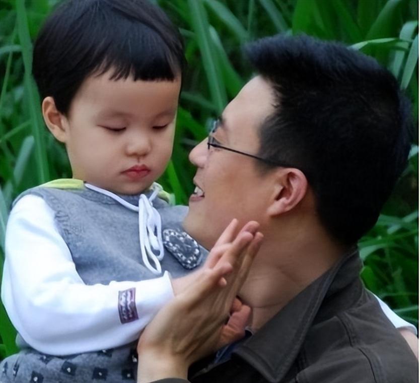 回顾白燕升对瘫痪发妻不离不弃妻子为他高龄产子今儿女双全