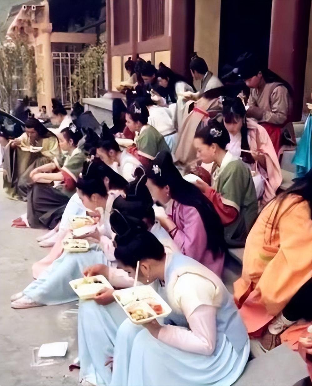 回顾一夜成名现实吗如今横店群演十分短缺是什么原因造成的