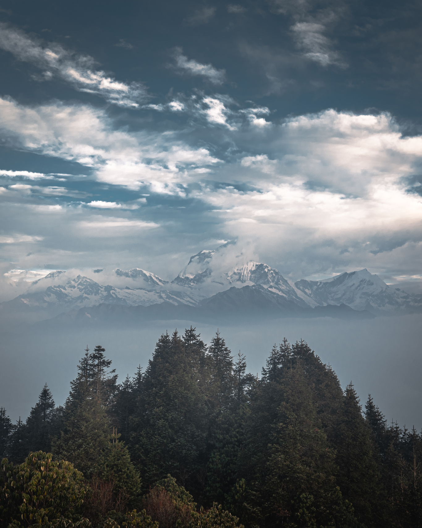 徒步旅行abc尼泊尔安纳普尔纳雪山大本营遭遇暴风雪后壮丽风景